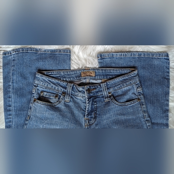 NWOT Stone Age medium wash distressed 5 pocket style flared leg denim jeans - Picture 3 of 11